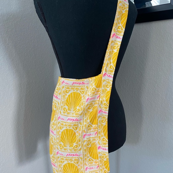 FREE PEOPLE Limited Edition Muslin Yellow Seashell Tote Bag Crossbody - Picture 5 of 7